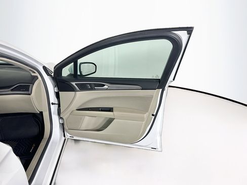 Used 2019 Ford Fusion SE FWD image 30