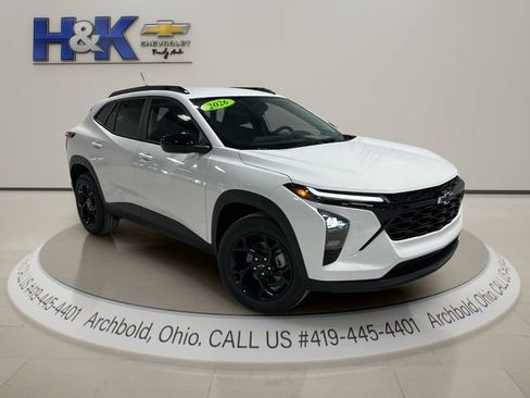 New 2026 Chevrolet Trax LT w/ Driver Confidence Package FWD image 1