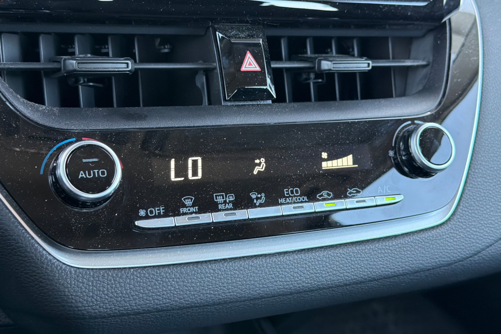 Used 2020 Toyota Corolla LE FWD image 24