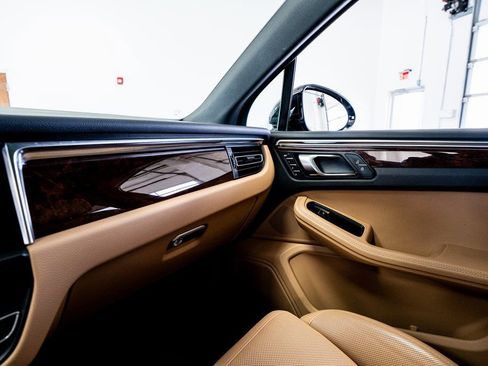 Used 2023 Porsche Macan image 47