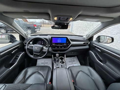 Used 2023 Toyota Highlander Platinum image 26