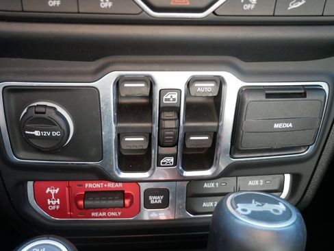 Used 2019 Jeep Wrangler Unlimited Rubicon w/ Cold Weather Group AWD/4WD image 23