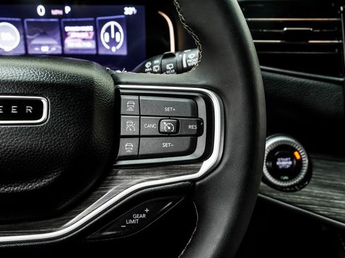 Used 2024 Jeep Wagoneer L Series II w/ Flexible Seating Group image 37