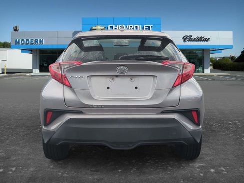 Used 2019 Toyota C-HR XLE FWD image 4