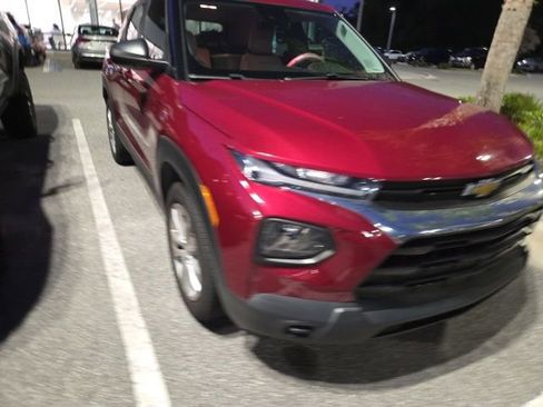 Used 2021 Chevrolet TrailBlazer LS FWD image 1