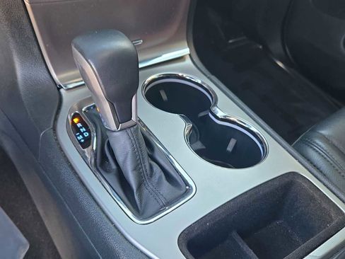 Used 2019 Jeep Grand Cherokee Laredo image 28