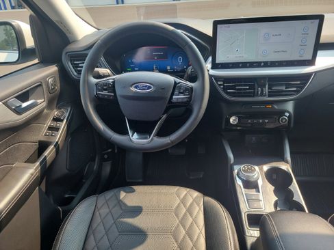 Used 2023 Ford Escape Platinum w/ Premium Technology Package FWD image 15