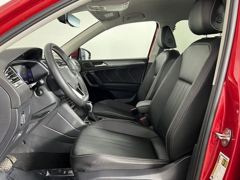 Used 2022 Volkswagen Tiguan SE image 8