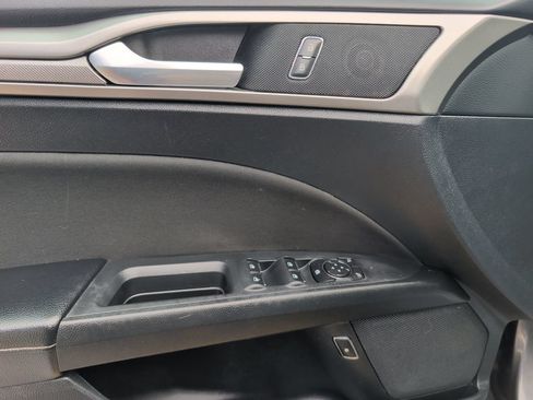 Used 2018 Ford Fusion SE FWD image 10