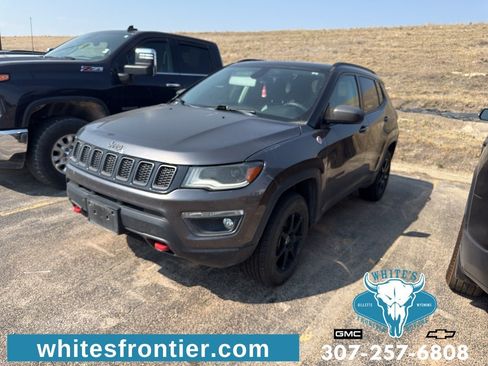 Used 2019 Jeep Compass Trailhawk w/ Leather Interior Group AWD/4WD image 1