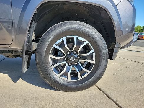 Used 2021 Toyota Tacoma TRD Sport w/ Technology Package AWD/4WD image 8