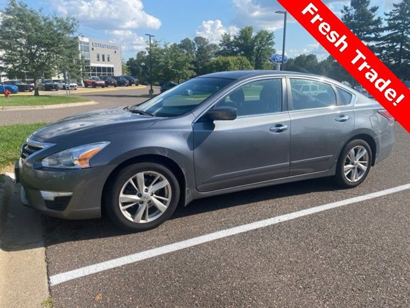 Used 2014 Nissan Altima 2.5 SV image 1