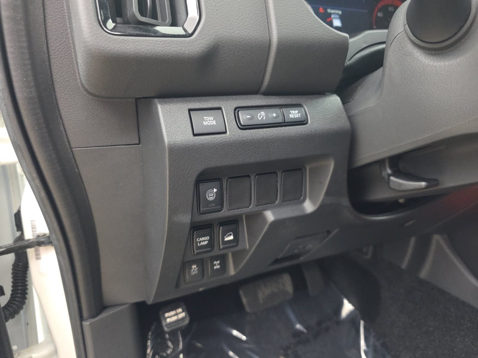 Used 2025 Nissan Frontier PRO-4X AWD/4WD image 35
