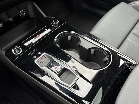 New 2025 Audi Q6 e-tron Premium Plus image 19