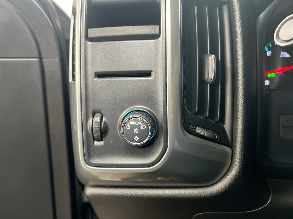 Used 2018 Chevrolet Silverado 1500 LT w/ All Star Edition RWD image 19
