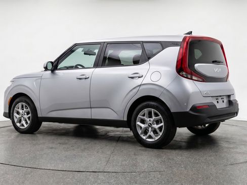 Used 2025 Kia Soul LX w/ LX Technology Package FWD image 6
