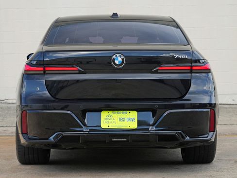 Used 2024 BMW 740i w/ Premium Package 2 RWD image 11