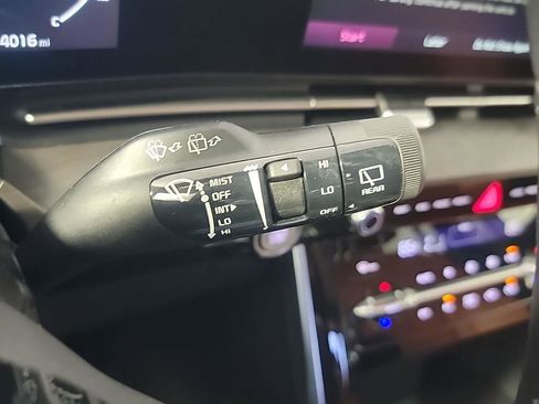 Used 2024 Kia Carnival SX FWD image 31