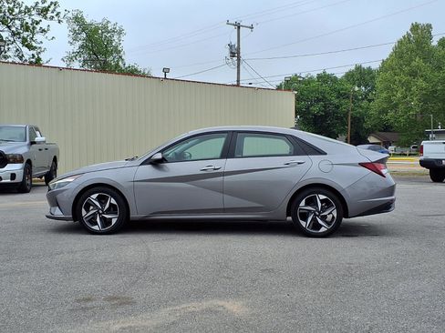 Used 2023 Hyundai Elantra SEL w/ Convenience Package FWD image 19
