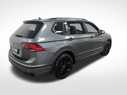Used 2023 Volkswagen Tiguan SE R-Line image 8
