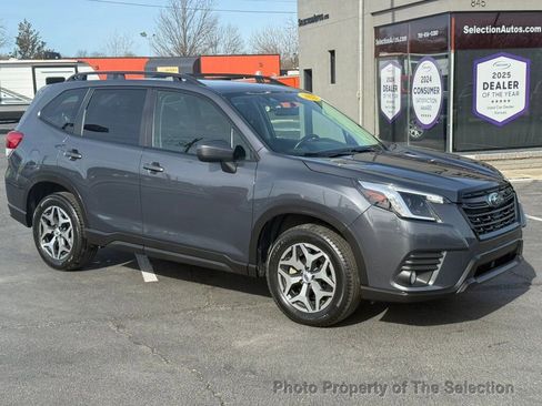 Used 2022 Subaru Forester Premium image 2