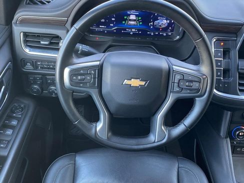 Used 2024 Chevrolet Suburban LT image 5