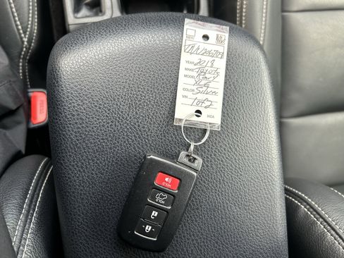 Used 2018 Toyota RAV4 XLE image 33