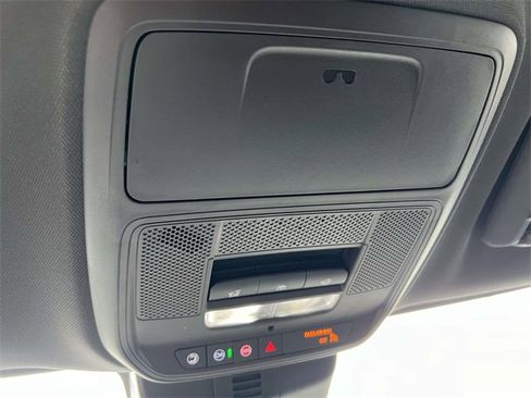 Certified 2025 Chevrolet Traverse LT w/ Sun and Wheel Package image 31