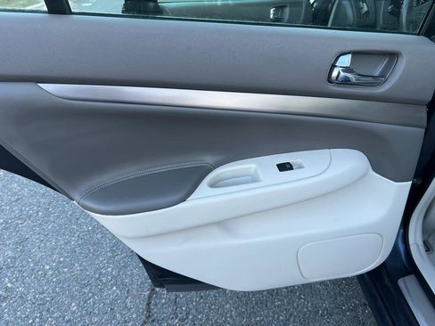 Used 2013 INFINITI G37 x w/ Premium Pkg image 10