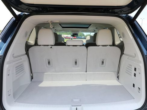Used 2025 Buick Enclave Avenir w/ Super Cruise Package AWD/4WD image 24