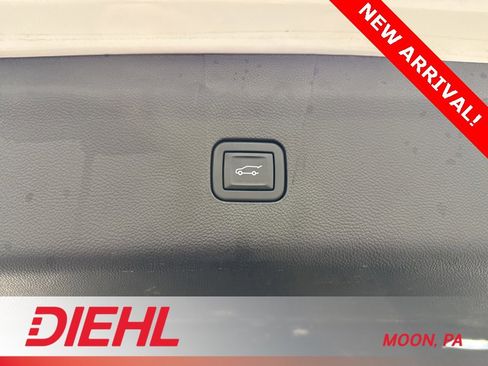 Used 2023 Buick Enclave Essence w/ Experience Buick Package image 10