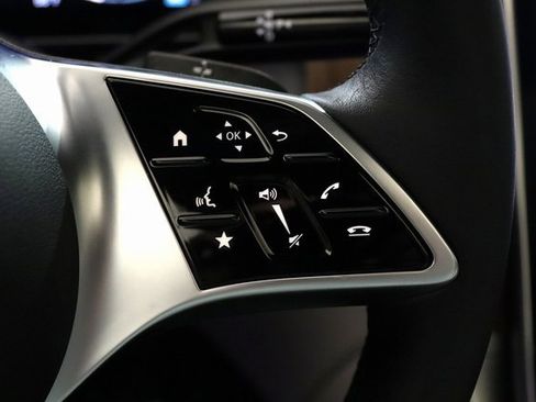 Used 2025 Mercedes-Benz GLC 350e 4MATIC image 6