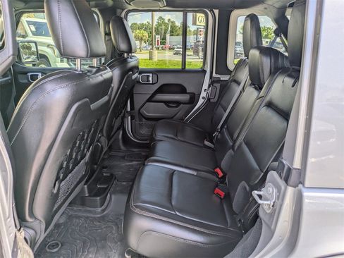 Used 2021 Jeep Wrangler Unlimited Rubicon w/ Trailer Tow Package image 17