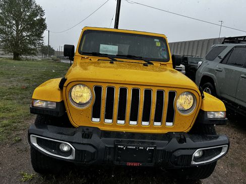 Used 2018 Jeep Wrangler Unlimited Sahara AWD/4WD image 8