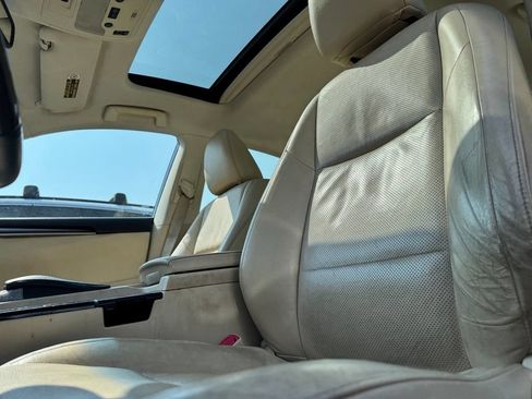 Used 2014 Lexus ES 350 w/ Luxury Package FWD image 5