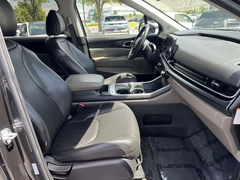 Used 2026 Kia Carnival LXS FWD image 17