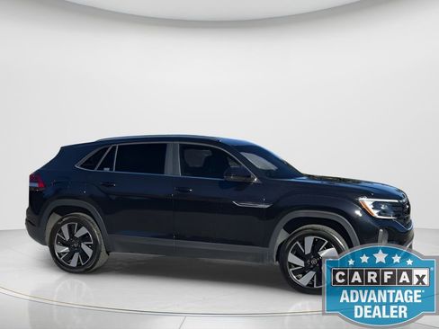 Used 2025 Volkswagen Atlas Cross Sport SE image 2
