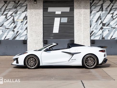 Used 2023 Chevrolet Corvette Z06 image 8