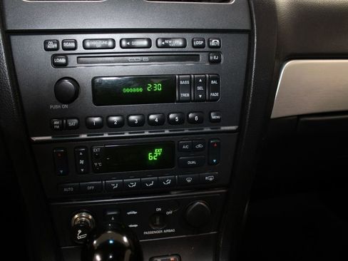 Used 2005 Ford Thunderbird image 30