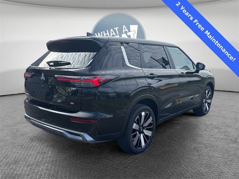 New 2025 Mitsubishi Outlander SE image 3