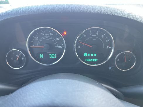 Used 2015 Jeep Wrangler Unlimited Sahara w/ Mopar Chrome Edition Group AWD/4WD image 9