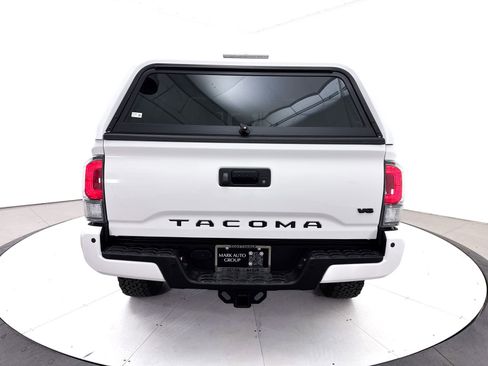 Used 2020 Toyota Tacoma TRD Sport w/ Technology Package AWD/4WD image 15