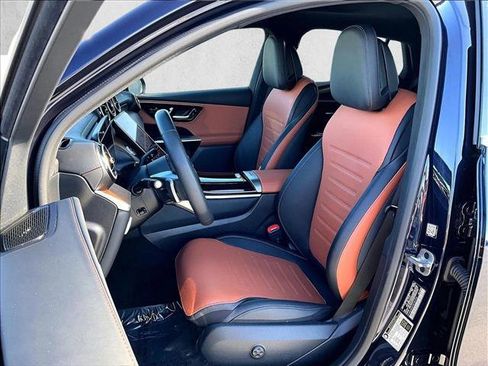 Used 2024 Mercedes-Benz GLC 300 4MATIC image 27