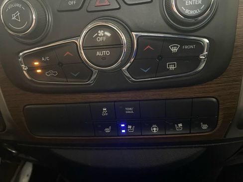 Used 2017 RAM 1500 Laramie AWD/4WD image 18
