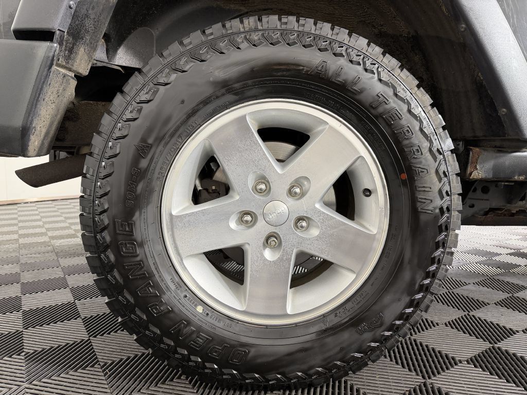 Used 2007 Jeep Wrangler Rubicon w/ Dual Top Group AWD/4WD image 40