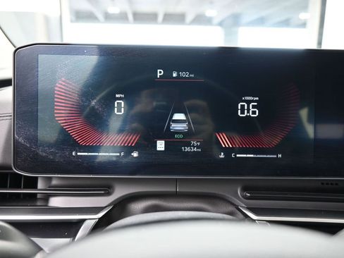 Used 2025 Kia Carnival image 31