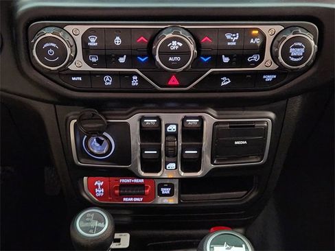 Used 2018 Jeep Wrangler Unlimited Rubicon w/ Dual Top Group image 18