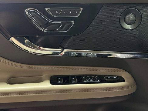 Certified 2024 Lincoln Corsair Reserve w/ Equipment Group 202A image 9