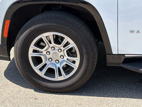 Certified 2024 Jeep Wagoneer 4WD image 12