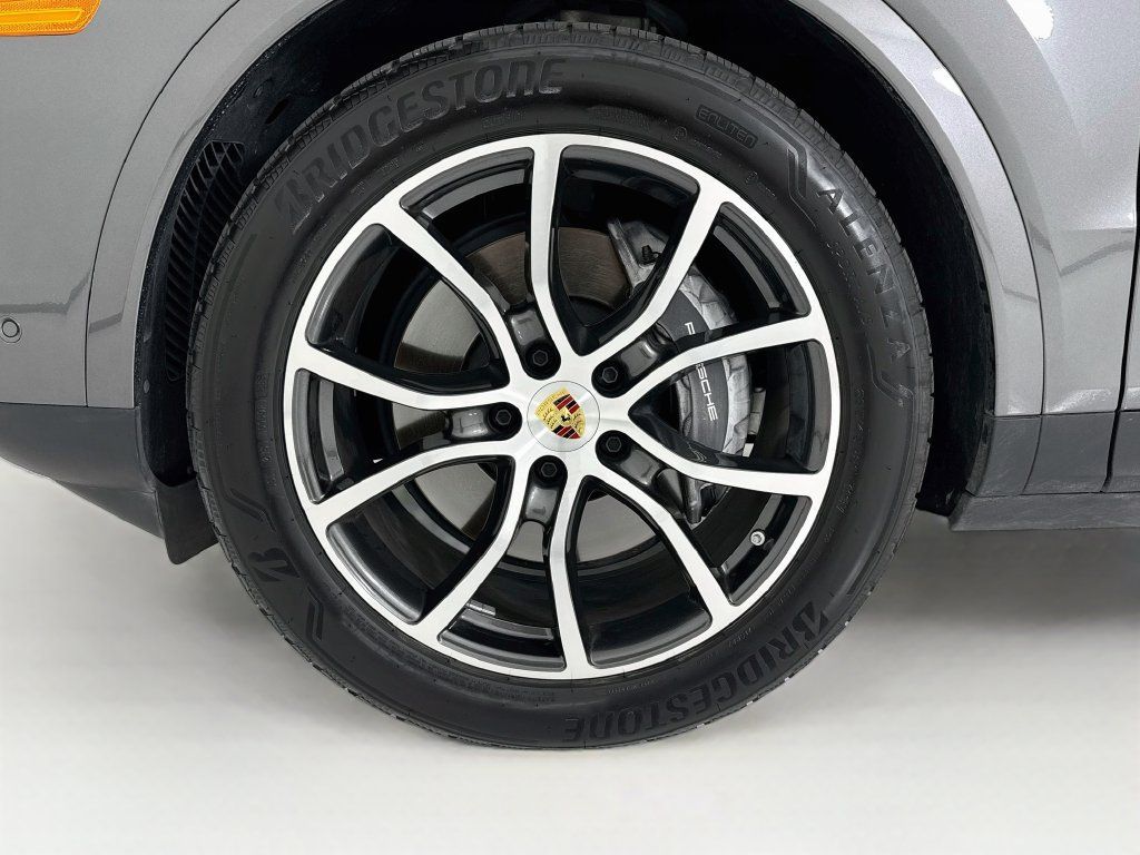 Certified 2024 Porsche Cayenne Coupe AWD/4WD image 11